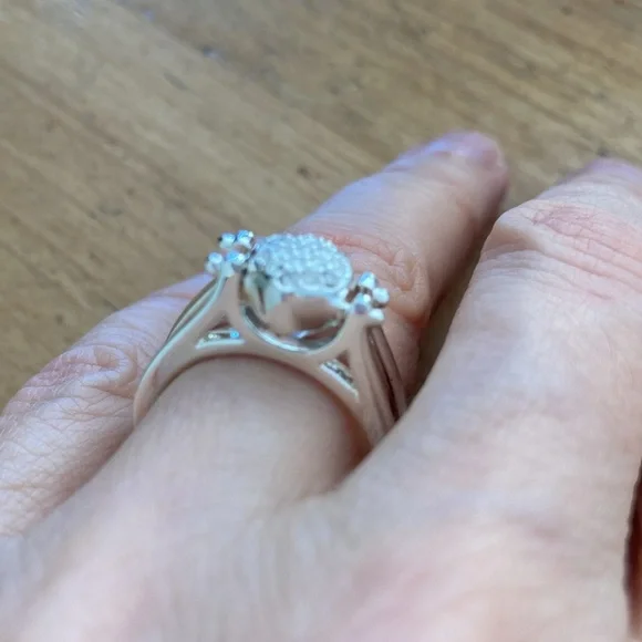 Avon Jewelry, Inverting Cocktail SilverTone Pave/Faceted Rhinestone 8 Ring R-2 - Picture 6 of 12